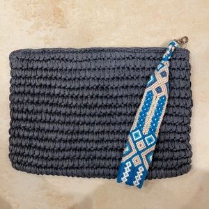 Navy blue straw beach clutch with knit handle